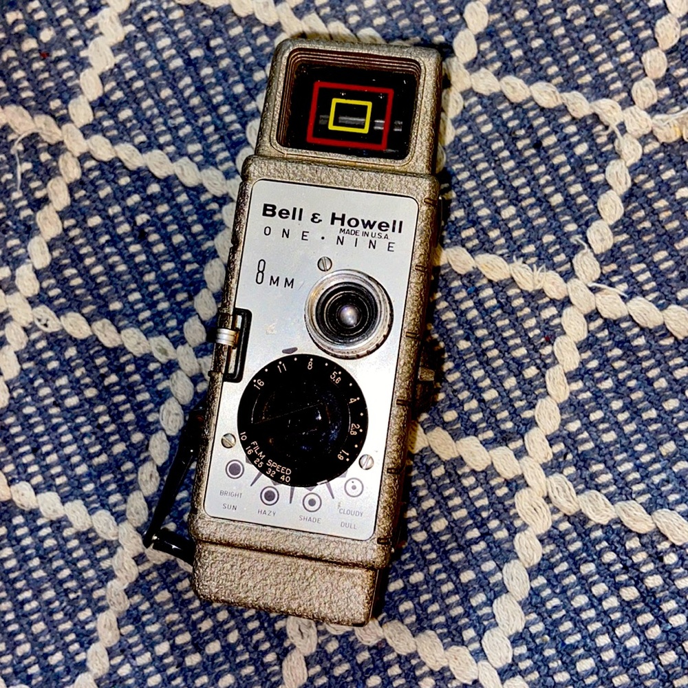 Bell& Howell one•nine 8MM early 1950’s